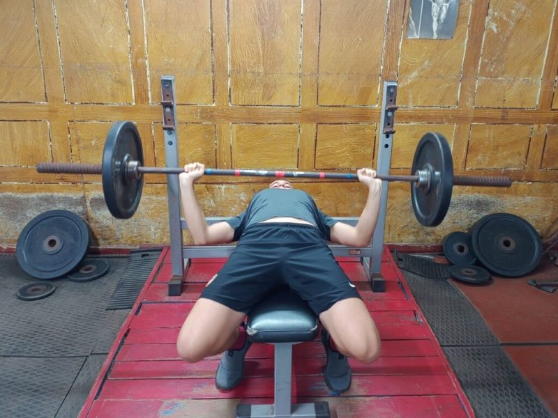 У Конотопі міський центр фізичного здоров’я населення «Спорт для всіх» провів змагання з жиму штанги лежачи серед молоді