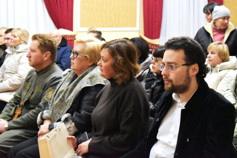 У Конотопі пройшла творча зустріч із&nbsp; українською письменницею Любавою Казмірчук