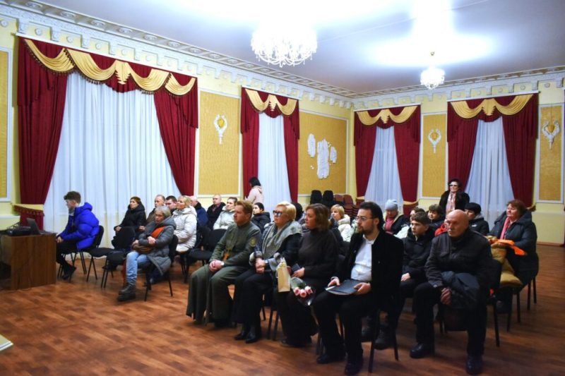 У Конотопі пройшла творча зустріч із&nbsp; українською письменницею Любавою Казмірчук