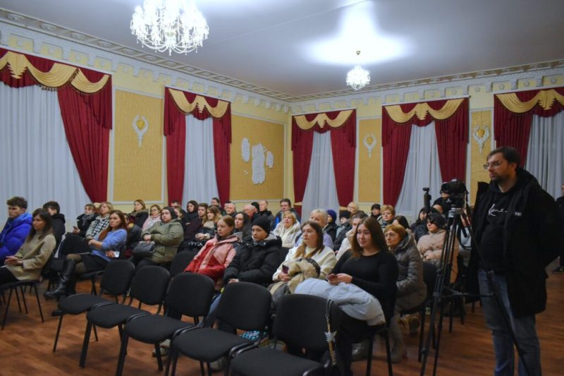 У Конотопі пройшов творчий вечір української акторки Ірини Бардакової