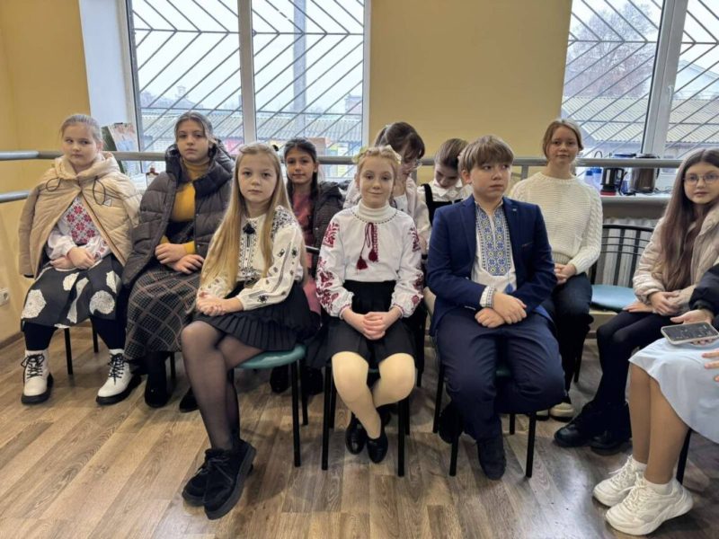 У Конотопській музичній школі №2 відбувся фестиваль пісень про Україну «Пісенні барви»