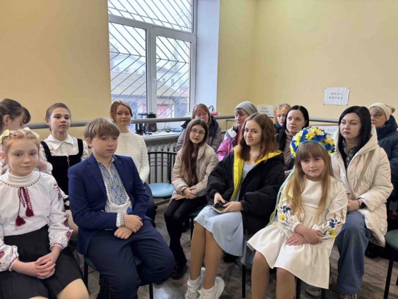 У Конотопській музичній школі №2 відбувся фестиваль пісень про Україну «Пісенні барви»