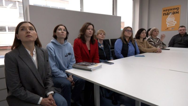 У Конотопській початковій школі «Лідер» відкрито цифровий освітній центр «Вулик»