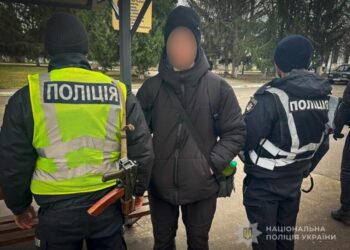 У Ромнах поліцейські затримали 18-річного підозрюваного у розбійному нападі