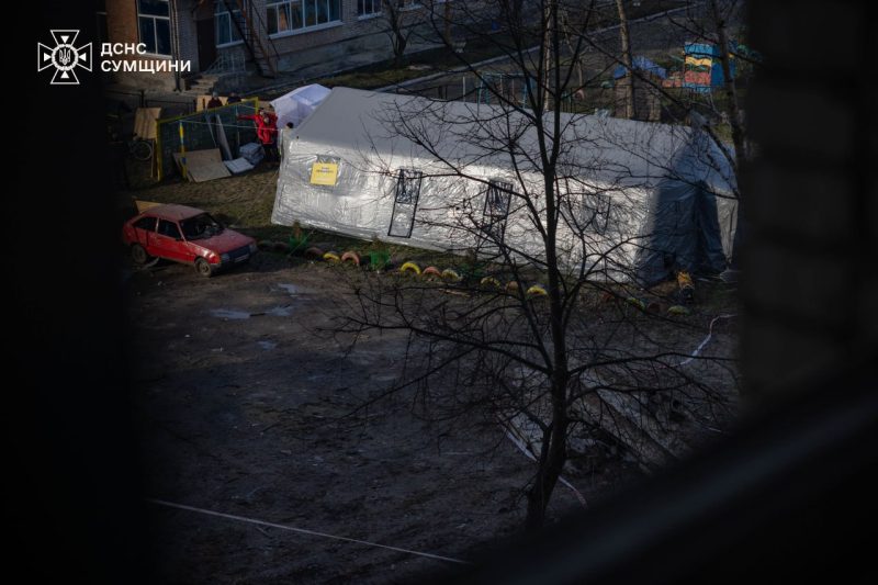 В Охтирці за день закрили 168 пошкоджених російським ударом вікон