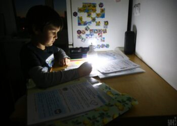 В Україні 30 грудня вимикатимуть світло: коли не буде електроенергії