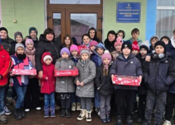 Волонтери із Шостки привітали з різдвяно-новорічними святами дітей Черешенського інтернату