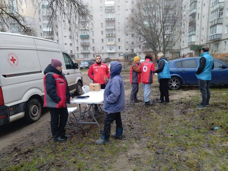 Волонтери “Проліска” та Червоного Хреста надали постраждалим шосткинцям матеріали для екстреного ремонту житла