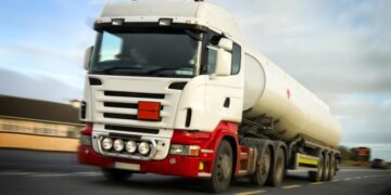 Знищені мости на Одещині поженуть вгору ціни на пальне, – експерт