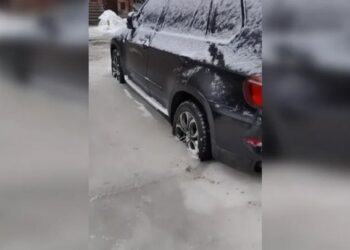 “Машини вмерзли в лід”: в соцмережах показали наслідки сильних морозів у Києві (ВІДЕО)