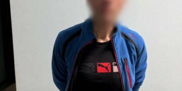 У Сумах невідомий пограбував жінку на вулиці: поліцейські встановили та затримали зловмисника