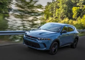 Випускали всього 3 роки: Dodge знімає з виробництва найдешевшу модель (ФОТО)