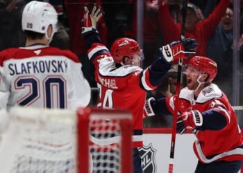 Провал фаворитів: лідери Сходу програли в НХЛ