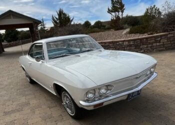 Капсула часу з 60-х: виявлено незвичний Chevrolet 1965 року з пробігом 5500 км (ВІДЕО)