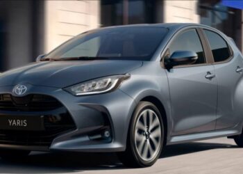 Витрачає лише 3 літри на 100 км: Toyota оновила свій найпопулярніший гібрид (ФОТО)