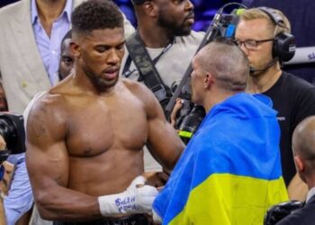 Усик висловив співчуття Джошуа у зв’язку з загибеллю його тренерів