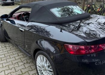 Капсула часу: в Одесі продають одну з 8 одиниць Alfa Romeo Spider 2007-го (ФОТО)
