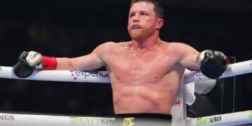 Альварес визначився з датою повернення після поразки від Кроуфорда