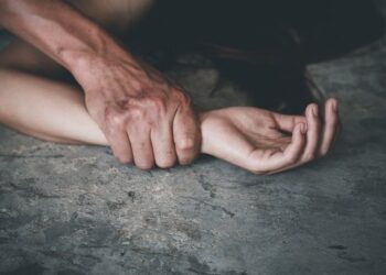 До 8 років позбавлення волі засуджено чоловіка за розбещення та зґвалтування неповнолітньої