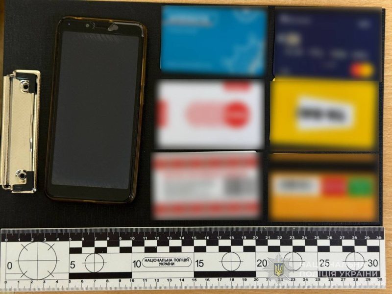 У Сумах невідомий пограбував жінку на вулиці: поліцейські встановили та затримали зловмисника