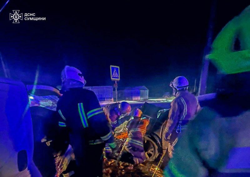 Тіло загиблого в ДТП у Сумах водія фахівці ДСНС деблокували з понівеченого авто