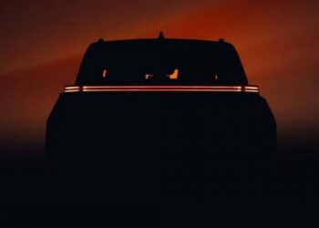 Toyota анонсувала «щось нове» і засвітила силует нового кросовера