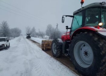 Через хуртовину на дорогах України вводять обмеження для транспорту: де найгірша ситуація