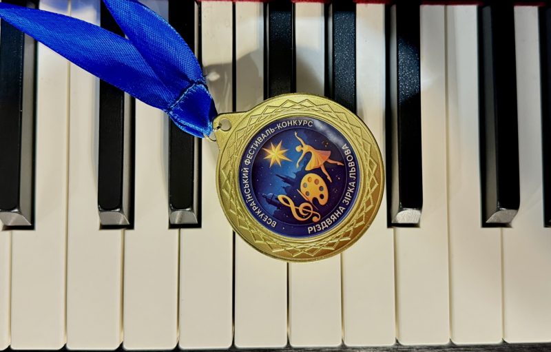 Черговий тріумф юного піаніста із Шостки: Михайло Жирний виборов Першу премію Всеукраїнського конкурсу «Різдвяна зірка Львова»