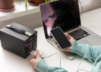 Чому вибухають Екофлоу та інші зарядні станції: що не можна до них підключати