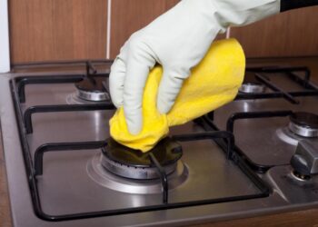 Ці засоби є в кожній квартирі: що сильно роз’їдає жир на будь-якій поверхні