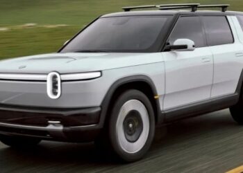 У найпопулярнішої моделі Tesla з’явився небезпечний суперник (ФОТО)