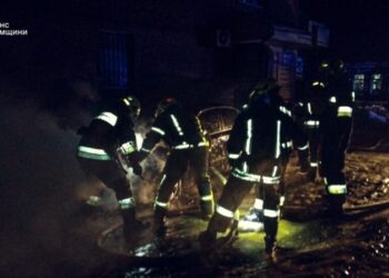 Друга пожежа авто за короткий час в Ромнах: цього разу на Аптекарській 