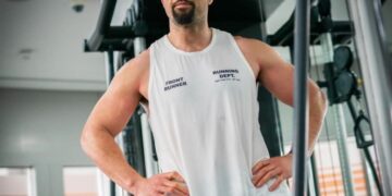 Джозеф Паркер: “Так, у минулому я міг повеселитися, але наркотики все ж не вживав”