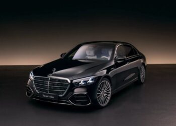 Mercedes перетворює S-Class на “мобільний офіс” (ФОТО)
