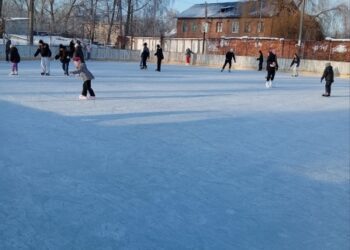 Фотофакт! У Шостці працює льодовий каток
