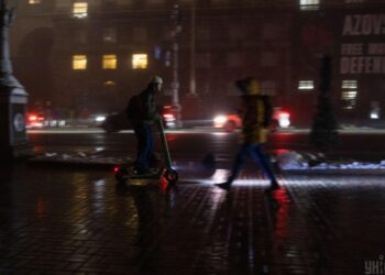 Графіки відключень електроенергії в суботу: коли не буде світла 10 січня