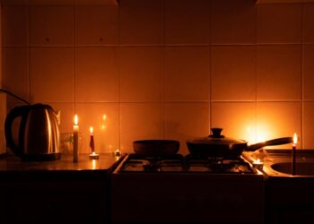 Графіки відключень світла на понеділок: коли не буде електроенергії 19 січня