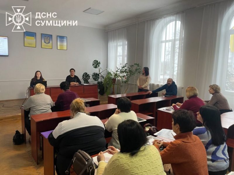 На Конотопщині рятувальники та освітяни обговорили питання цивільного захисту в навчальних закладах