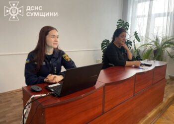 На Конотопщині рятувальники та освітяни обговорили питання цивільного захисту в навчальних закладах