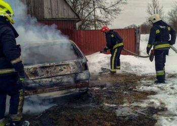 На Конотопщині вогнеборці ліквідували загоряння автомобіля