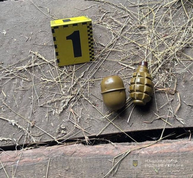 На Кролевеччині поліцейські викрили чоловіка в незаконному зберіганні зброї та боєприпасів