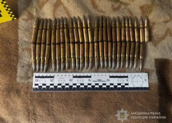 На Кролевеччині поліцейські викрили чоловіка в незаконному зберіганні зброї та боєприпасів
