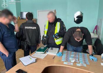 На Сумщині викрили лікаря-травматолога, який вимагав з військовозобов’язаного 20 тис. грн за підтвердження діагнозу  