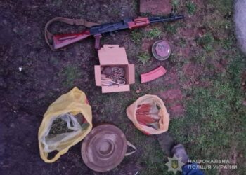 Недригайлів: поліцейські викрили незаконне зберігання зброї та боєприпасів, зловмиснику повідомлено про підозру