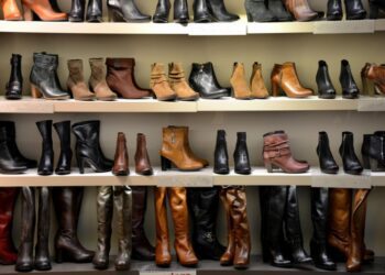 Ось чим можна прибрати плями і розводи зі шкіряного взуття: все банально просто