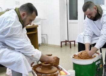 Підтримка ветеранів: як на Сумщині гончарство допомагає у реабілітації воїнів + Відео