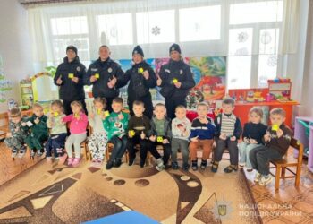 Поліцейські Конотопщини навчають дітей правил безпеки на дорогах