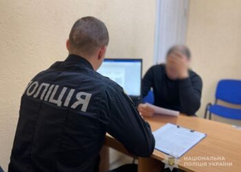 Поліція Глухова затримала чоловіка за домашнє насильство, підпал авто та крадіжку