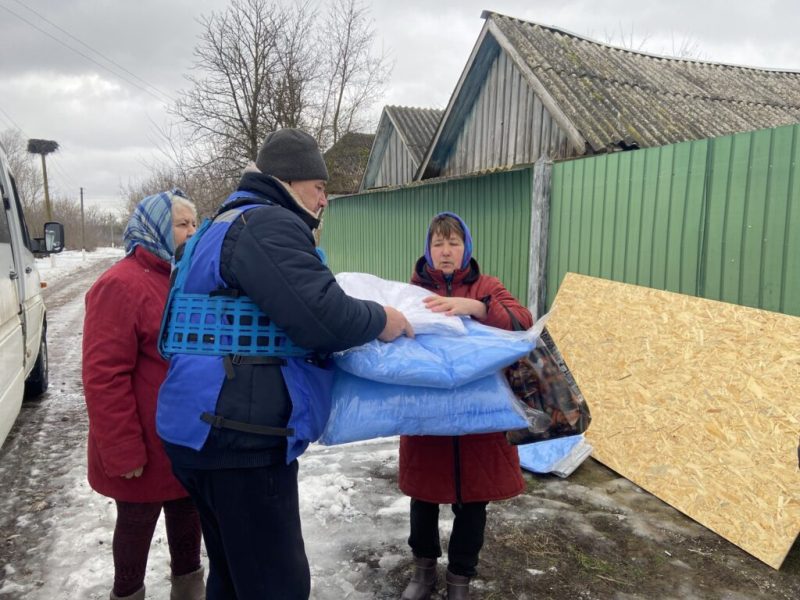 Прикордоння Конотопщини знову під ворожим вогнем: волонтери Гуманітарної&nbsp; місії &laquo;Проліска&raquo; допомогли постраждалим від війни домогосподарствам