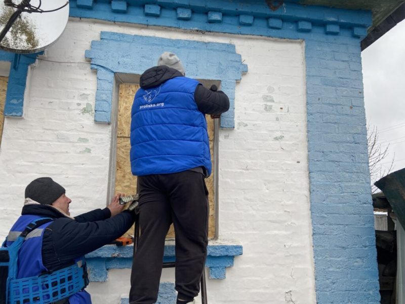 Прикордоння Конотопщини знову під ворожим вогнем: волонтери Гуманітарної&nbsp; місії &laquo;Проліска&raquo; допомогли постраждалим від війни домогосподарствам